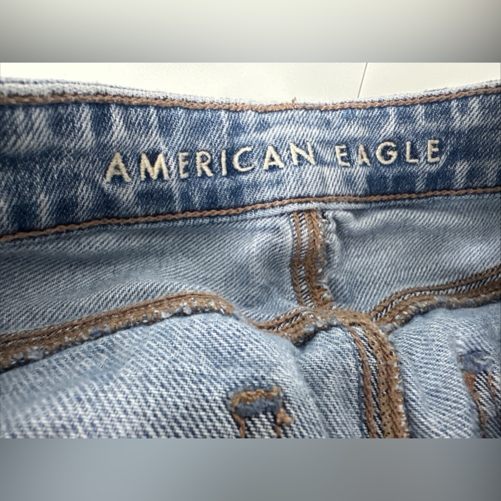 American Eagle Mom Straight Jean Womens Size 4 Destroyed Light Wash Denim - Picture 5 of 14